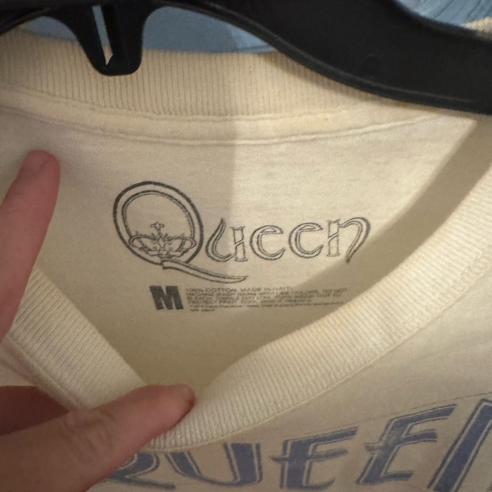 Queen band Graphic Tee - Cream and Blue - Picture 2 of 3